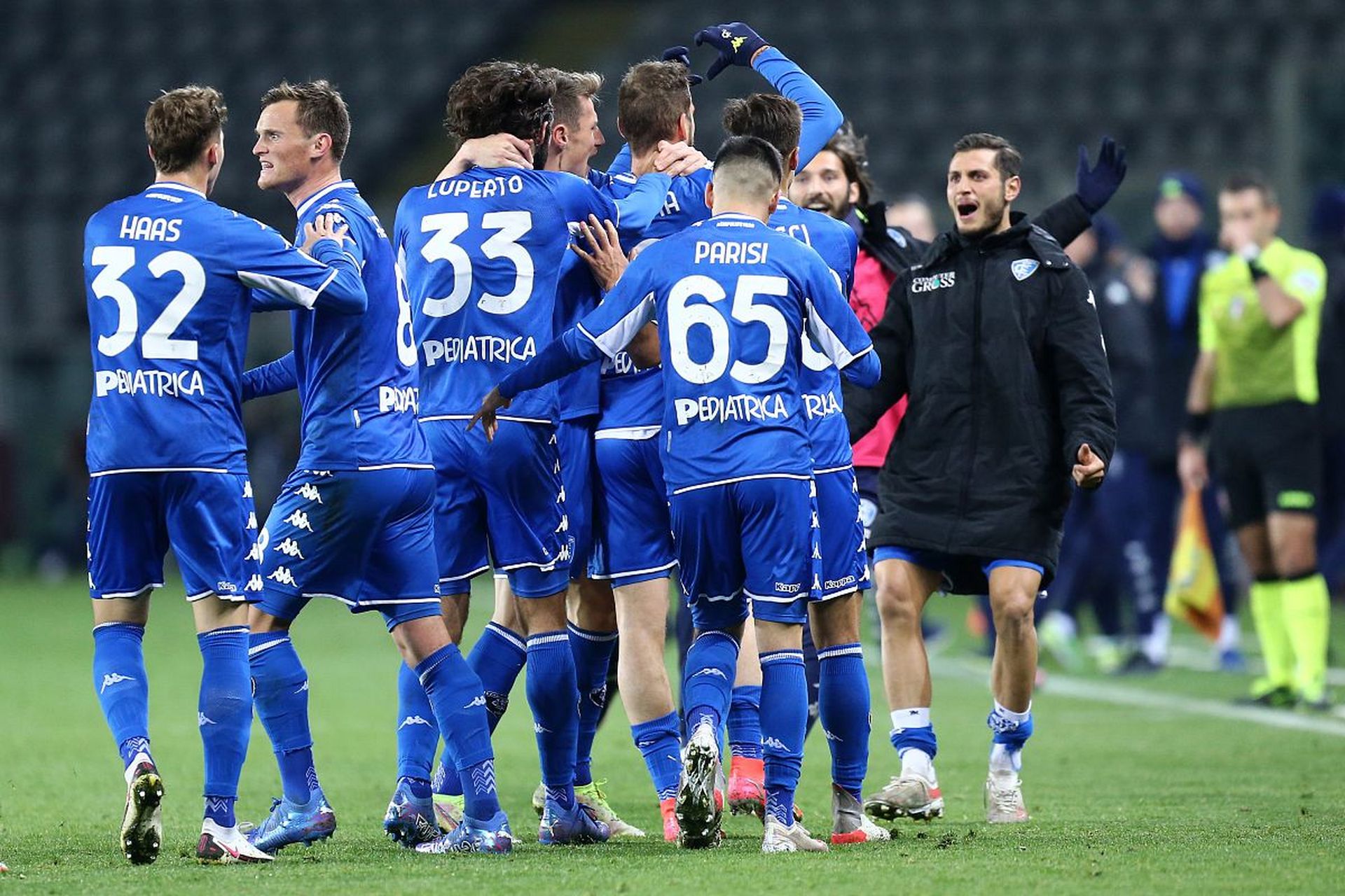 纳班在场上 纳班在场上